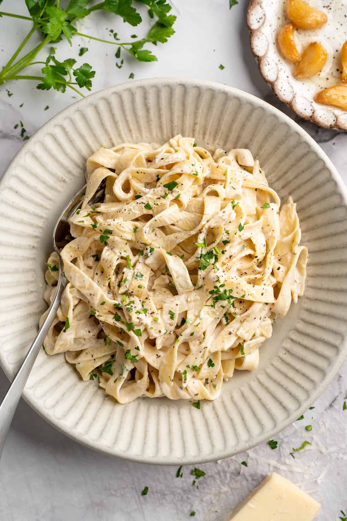 Vegan Garlic Alfredo Pasta | Jessica in the Kitchen