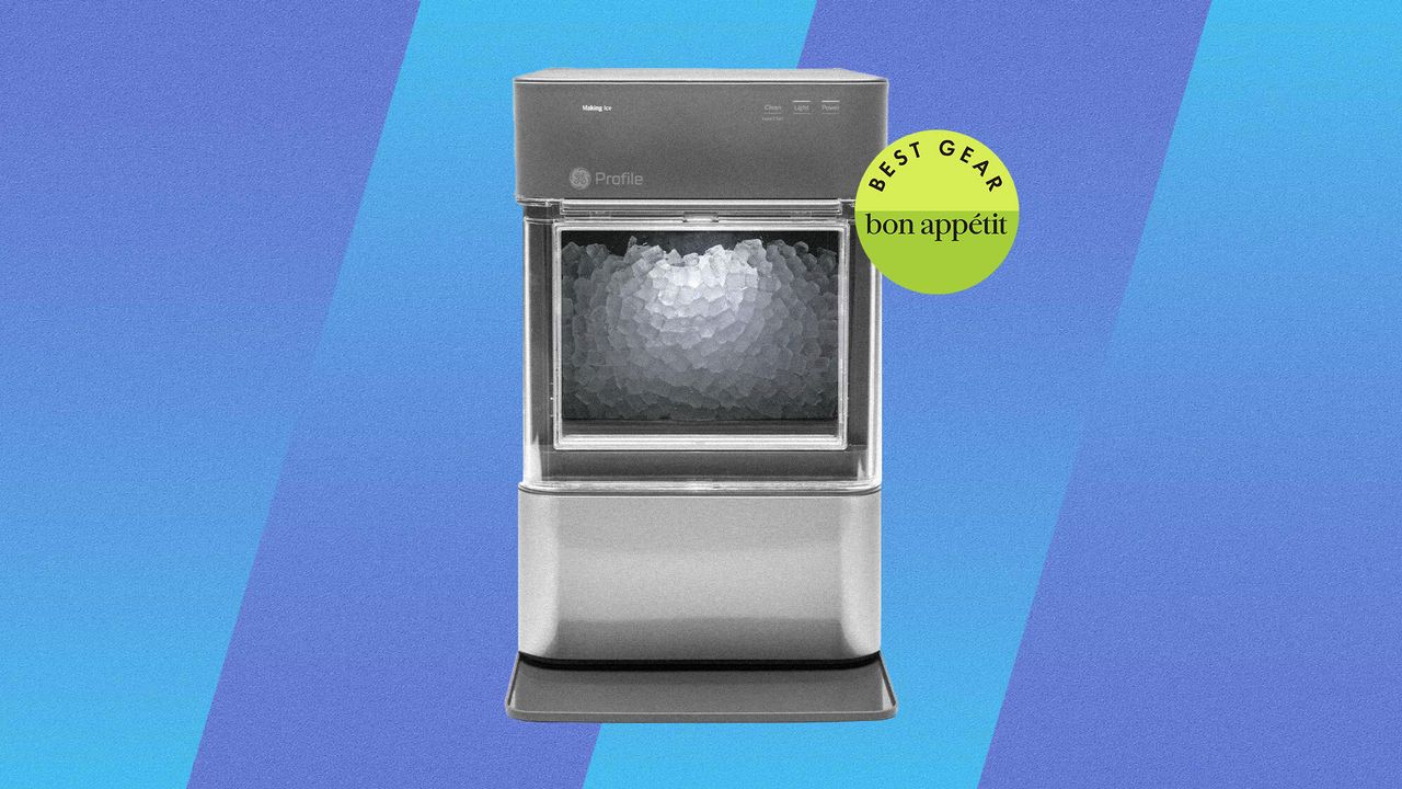 The Best Countertop Ice Maker for Fancy Cocktails & Chilled Drinks (2025)