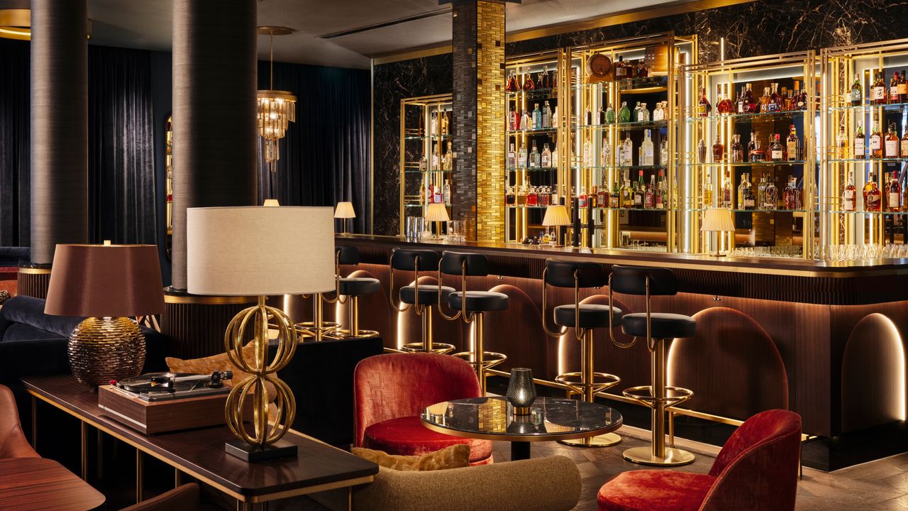 It’s Impossible to Tell the Boozy from the Booze-Free at This Munich Hotel Bar